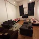 City Centre 2 Double Bedrooms New York Style Apartment With 6 Proper Beds - Most Central Location - Two Bathrooms And Full Kitchen In Thurland Street Close To Victoria Centre Shopping Centre - Outdoor Parking For Cars Or Vans At Five Pounds A Day