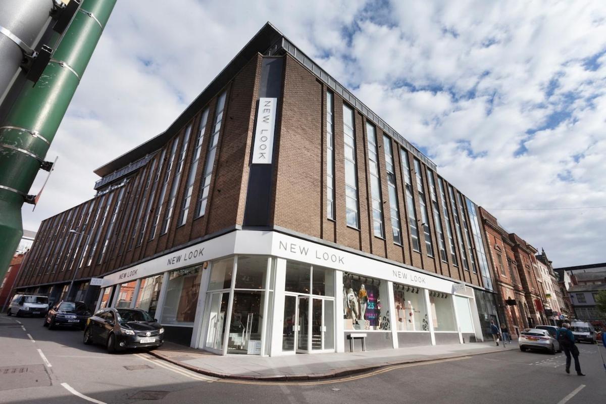 Apartment City Centre 2 Double Bedrooms New York Style Apartment With 6 Proper Beds - Most Central Location - Two Bathrooms And Full Kitchen In Thurland Street Close To Victoria Centre Shopping Centre - Outdoor Parking For Cars Or Vans At Five Pounds A Day *