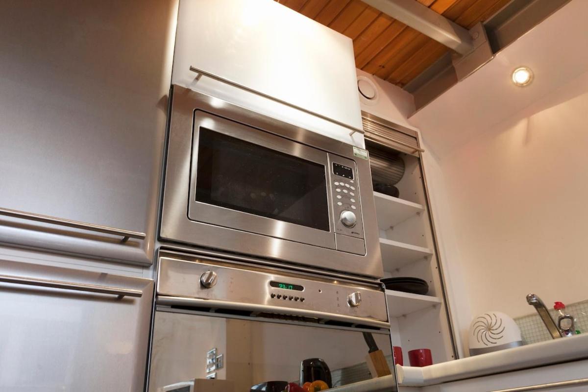 City Centre 2 Double Bedrooms New York Style Apartment With 6 Proper Beds - Most Central Location - Two Bathrooms And Full Kitchen In Thurland Street Close To Victoria Centre Shopping Centre - Outdoor Parking For Cars Or Vans At Five Pounds A Day Apartment