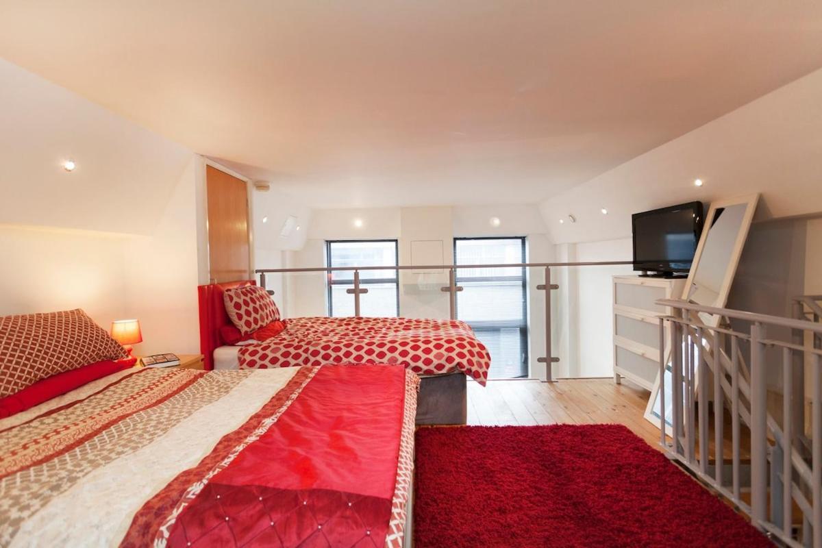 City Centre 2 Double Bedrooms New York Style Apartment With 6 Proper Beds - Most Central Location - Two Bathrooms And Full Kitchen In Thurland Street Close To Victoria Centre Shopping Centre - Outdoor Parking For Cars Or Vans At Five Pounds A Day Apartment *