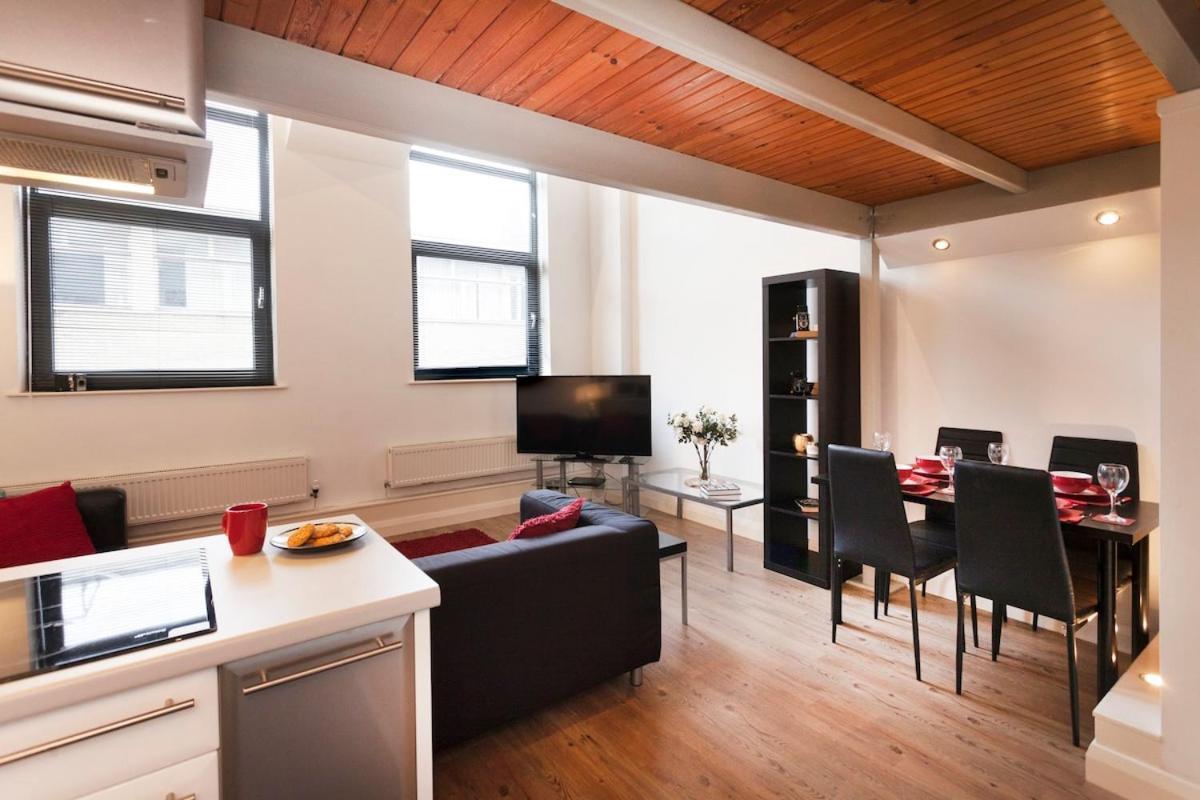 City Centre 2 Double Bedrooms New York Style Apartment With 6 Proper Beds - Most Central Location - Two Bathrooms And Full Kitchen In Thurland Street Close To Victoria Centre Shopping Centre - Outdoor Parking For Cars Or Vans At Five Pounds A Day Apartment Nottingham