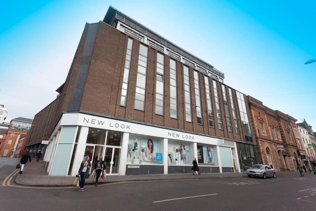 City Centre 2 Double Bedrooms New York Style Apartment With 6 Proper Beds - Most Central Location - Two Bathrooms And Full Kitchen In Thurland Street Close To Victoria Centre Shopping Centre - Outdoor Parking For Cars Or Vans At Five Pounds A Day *