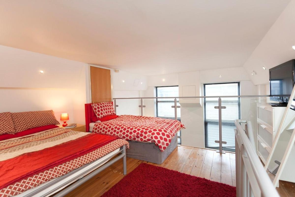 City Centre 2 Double Bedrooms New York Style Apartment With 6 Proper Beds - Most Central Location - Two Bathrooms And Full Kitchen In Thurland Street Close To Victoria Centre Shopping Centre - Outdoor Parking For Cars Or Vans At Five Pounds A Day Nottingham