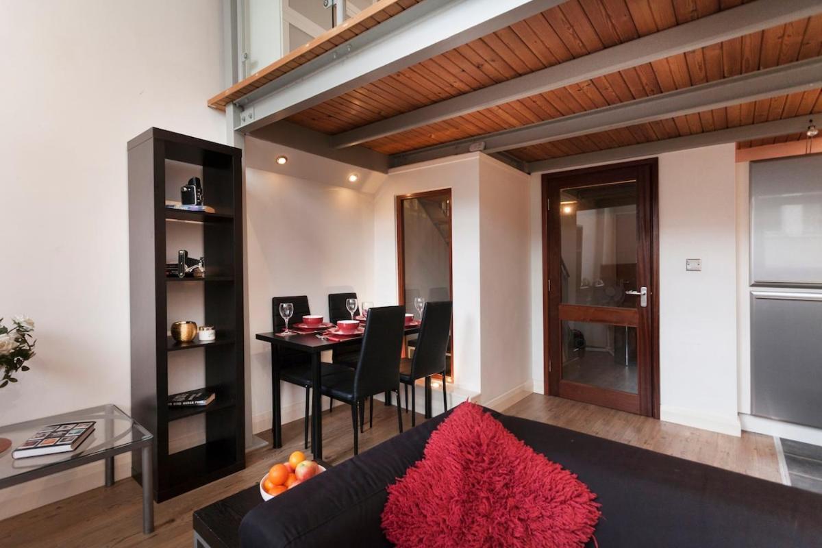 City Centre 2 Double Bedrooms New York Style Apartment With 6 Proper Beds - Most Central Location - Two Bathrooms And Full Kitchen In Thurland Street Close To Victoria Centre Shopping Centre - Outdoor Parking For Cars Or Vans At Five Pounds A Day * Nottingham