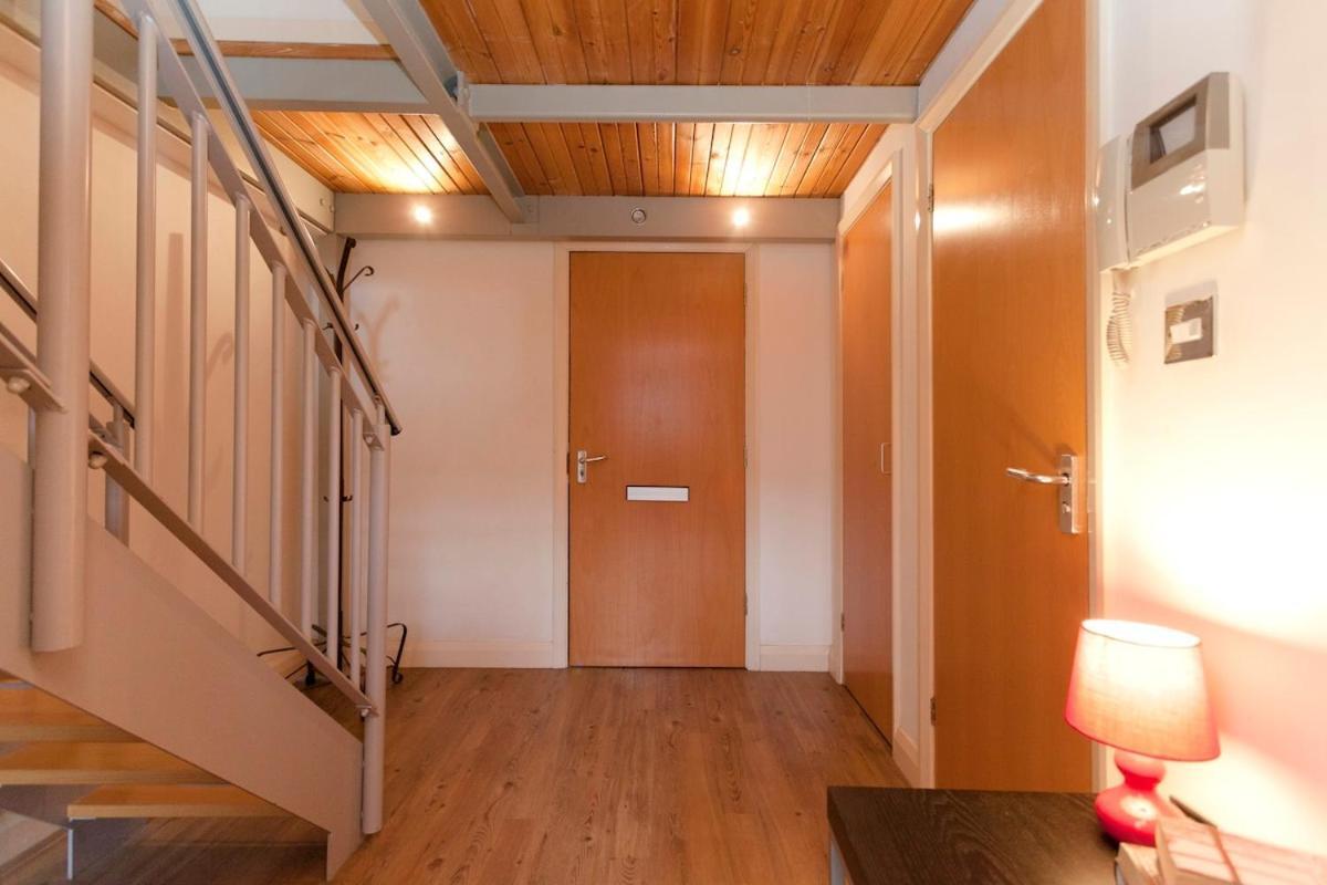 City Centre 2 Double Bedrooms New York Style Apartment With 6 Proper Beds - Most Central Location - Two Bathrooms And Full Kitchen In Thurland Street Close To Victoria Centre Shopping Centre - Outdoor Parking For Cars Or Vans At Five Pounds A Day Apartment