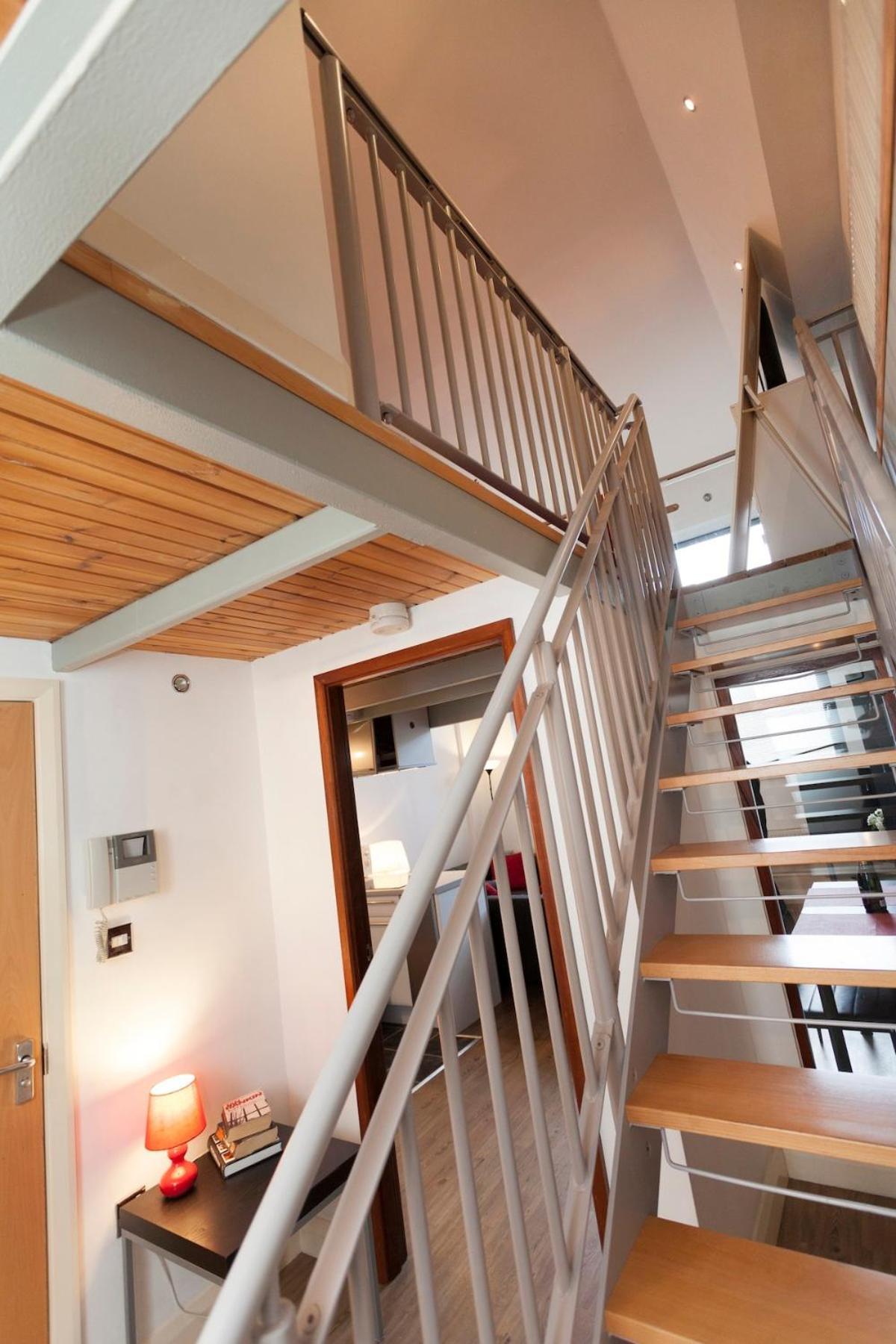 City Centre 2 Double Bedrooms New York Style Apartment With 6 Proper Beds - Most Central Location - Two Bathrooms And Full Kitchen In Thurland Street Close To Victoria Centre Shopping Centre - Outdoor Parking For Cars Or Vans At Five Pounds A Day Apartment *