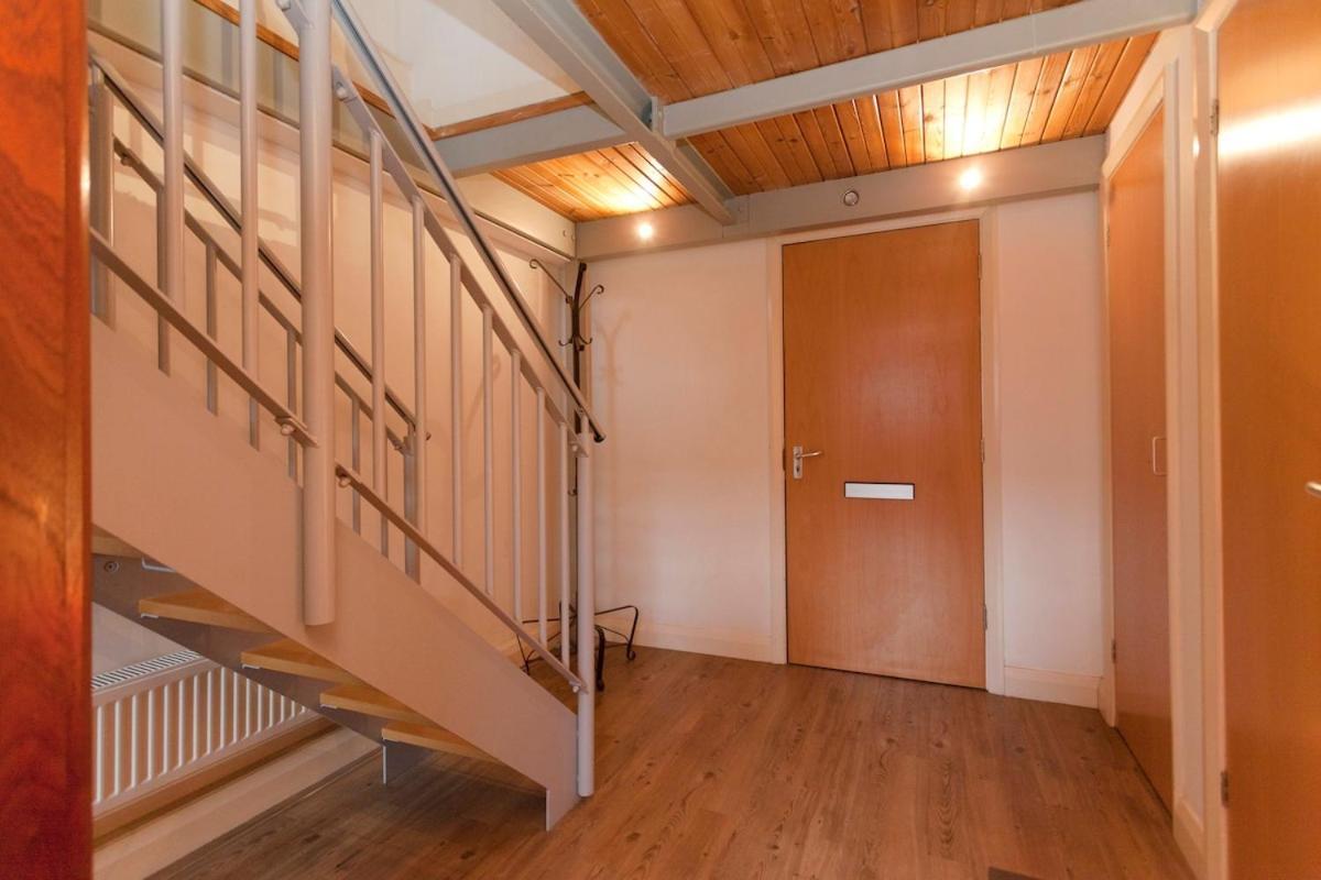 Apartment City Centre 2 Double Bedrooms New York Style Apartment With 6 Proper Beds - Most Central Location - Two Bathrooms And Full Kitchen In Thurland Street Close To Victoria Centre Shopping Centre - Outdoor Parking For Cars Or Vans At Five Pounds A Day *