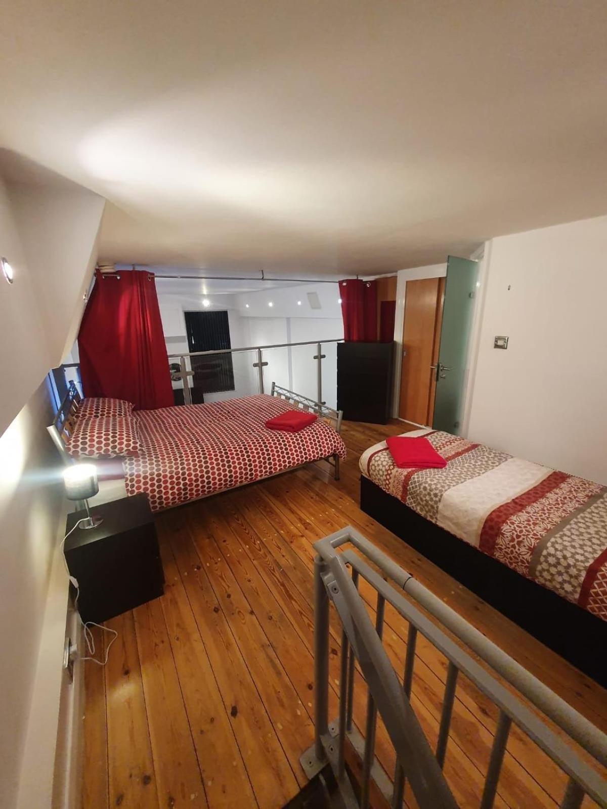 City Centre 2 Double Bedrooms New York Style Apartment With 6 Proper Beds - Most Central Location - Two Bathrooms And Full Kitchen In Thurland Street Close To Victoria Centre Shopping Centre - Outdoor Parking For Cars Or Vans At Five Pounds A Day Apartment